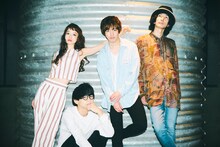 Czecho No Republic。右から2番目が武井優心。