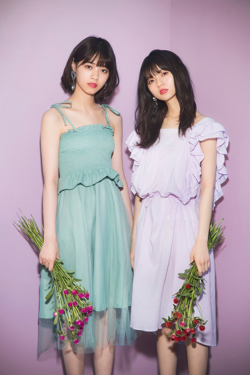 左から乃木坂46の西野七瀬、齋藤飛鳥。