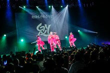 「二丁目の魁カミングアウトの絶対に埋まらないワンマンライブ in Shibuya O-EAST」の様子。（撮影：タマイシンゴ）