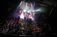 「二丁目の魁カミングアウトの絶対に埋まらないワンマンライブ in Shibuya O-EAST」の様子。（撮影：タマイシンゴ）