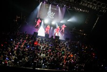 「二丁目の魁カミングアウトの絶対に埋まらないワンマンライブ in Shibuya O-EAST」の様子。（撮影：タマイシンゴ）