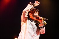 ぺいにゃむにゃむ（撮影：タマイシンゴ）