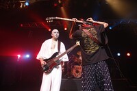 左から鈴木研一、和嶋慎治。