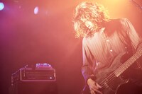 中尾憲太郎（B）（撮影：中野敬久）