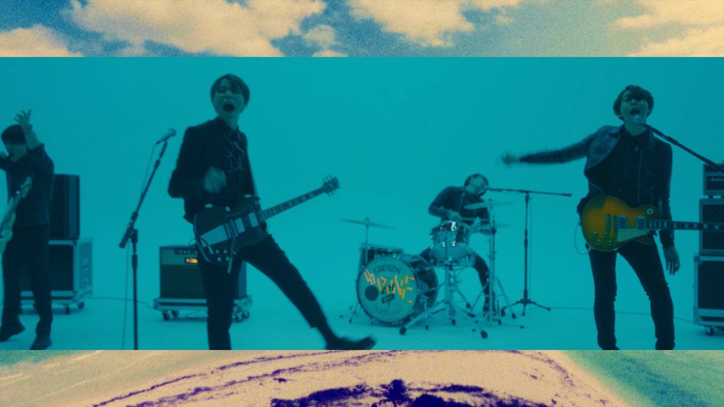 go!go!vanillas「SUMMER BREEZE」ミュージックビデオのワンシーン。