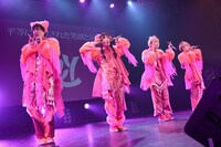 「二丁目の魁カミングアウトの絶対に埋まらないワンマンライブ in Shibuya O-EAST」の様子。（撮影：タマイシンゴ）