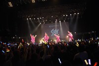 「二丁目の魁カミングアウトの絶対に埋まらないワンマンライブ in Shibuya O-EAST」の様子。