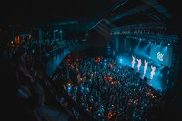 「二丁目の魁カミングアウトの絶対に埋まらないワンマンライブ in Shibuya O-EAST」の様子。（撮影：タマイシンゴ）