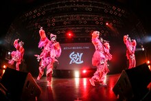 「二丁目の魁カミングアウトの絶対に埋まらないワンマンライブ in Shibuya O-EAST」の様子。（撮影：タマイシンゴ）