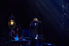 HYDE「HYDE ACOUSTIC CONCERT TOUR 2018 -黒ミサ ASIA-」上海公演の様子。