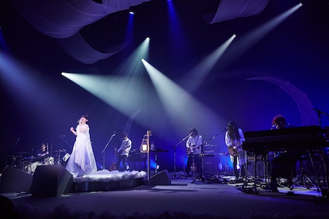 家入レオ「家入レオ 6th Live Tour 2018 ～TIME～」東京・オリンパスホール八王子公演の様子。（撮影：高村佑介）