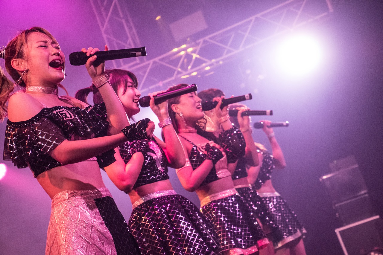 「アップアップガールズ（仮）7周年ツアー～Still Goes On!!～」の様子。（撮影：古川朋久）