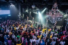 「アップアップガールズ（仮）7周年ツアー～Still Goes On!!～」の様子。（撮影：古川朋久）