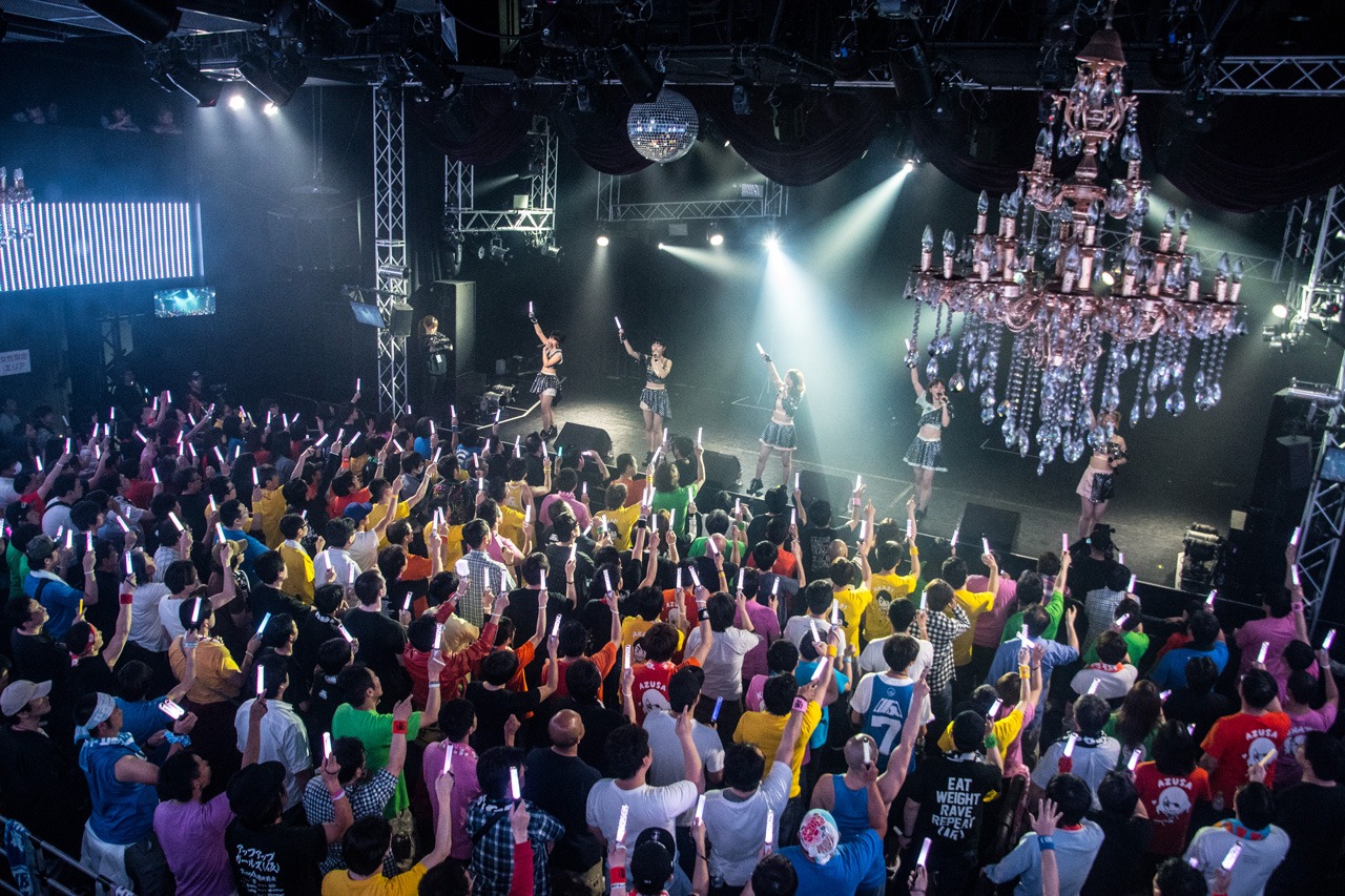 「アップアップガールズ（仮）7周年ツアー～Still Goes On!!～」の様子。（撮影：古川朋久）