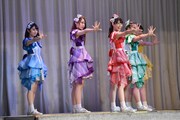 「チームしゃちほこ、もう一つのハワイ！～スパリゾートハワイアンズLIVE～」の様子。