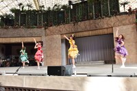 「チームしゃちほこ、もう一つのハワイ！～スパリゾートハワイアンズLIVE～」の様子。