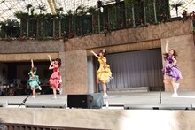 「チームしゃちほこ、もう一つのハワイ！～スパリゾートハワイアンズLIVE～」の様子。