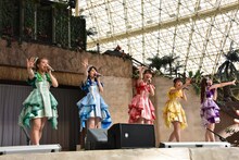 「チームしゃちほこ、もう一つのハワイ！～スパリゾートハワイアンズLIVE～」の様子。