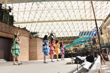 「チームしゃちほこ、もう一つのハワイ！～スパリゾートハワイアンズLIVE～」の様子。