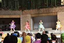 「チームしゃちほこ、もう一つのハワイ！～スパリゾートハワイアンズLIVE～」の様子。