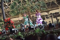 左から坂本遥奈、大黒柚姫。