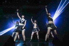 「アップアップガールズ（仮）7周年ツアー～Still Goes On!!～」の様子。（撮影：土屋恵介）