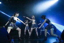 「アップアップガールズ（仮）7周年ツアー～Still Goes On!!～」の様子。（撮影：土屋恵介）