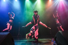 「アップアップガールズ（仮）7周年ツアー～Still Goes On!!～」の様子。（撮影：土屋恵介）