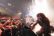 「アップアップガールズ（仮）7周年ツアー～Still Goes On!!～」の様子。（撮影：土屋恵介）