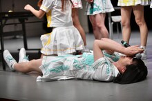 仰向けに眠る夢眠ねむ。