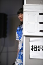 得点ボードからひょっこり顔を出す藤咲彩音。