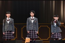 左から白鳥沙南、野中ここな、野崎結愛。