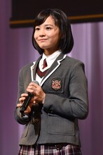 生徒会長に就任した新谷ゆづみ。