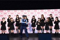 柳沢慎吾（手前中央）が登場した場面。