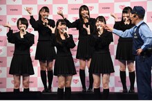 =LOVEに指導する柳沢慎吾（写真右端）。