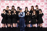 柳沢慎吾（中央）と=LOVE。