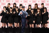 柳沢慎吾（中央）と=LOVE。