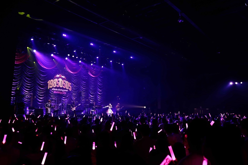 「SHOKO NAKAGAWA BIRTHDAY LIVE ～19850505～」の様子。（撮影：外山繁）