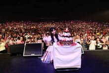 ファンと記念撮影する中川翔子。（撮影：外山繁）