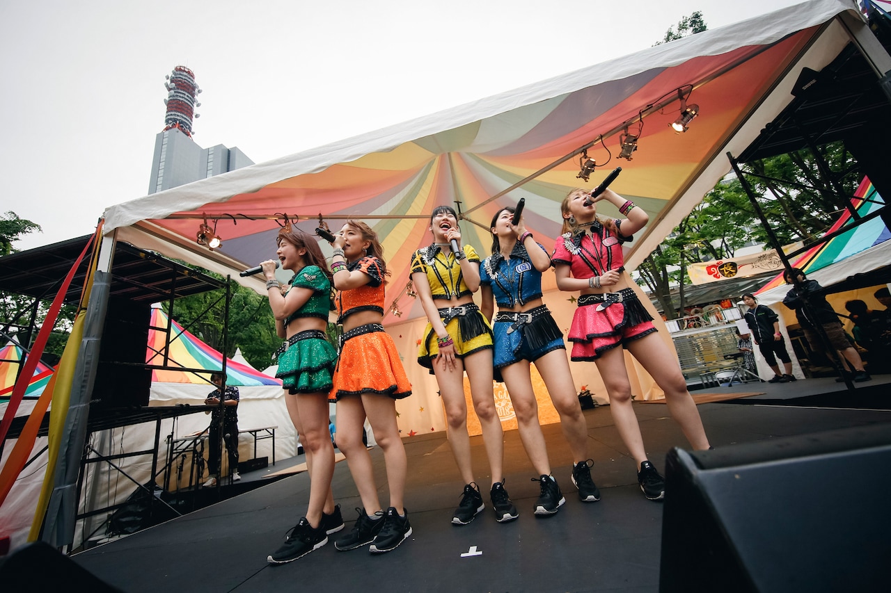 「ビバラポップ！」屋外ステージ後半戦でLADYBABY、バンもん！、アプガが白熱ライブ