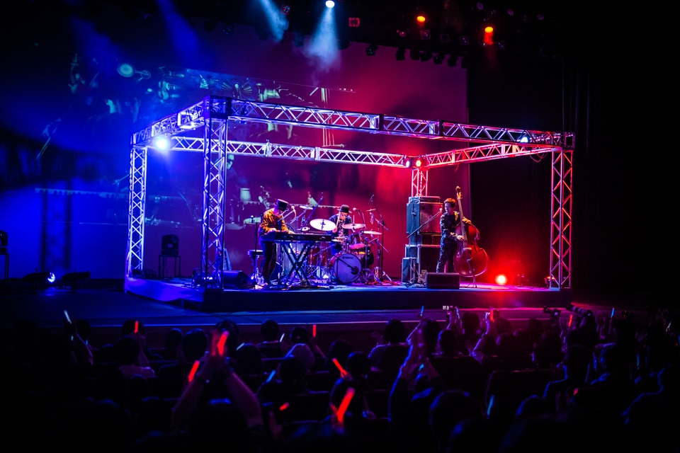 H ZETTRIO「Mysterious Superheroes TOUR ～こどもの日 Special～」の様子。（Photo by Yuta Ito）