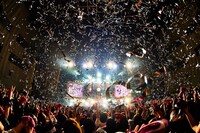 己龍のライブの様子。