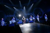 こぶしファクトリーと大森靖子。（撮影：古渓一道）