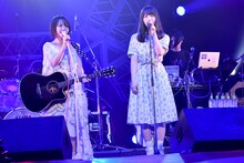 大森靖子と長濱ねる（欅坂46）。（撮影：古渓一道）