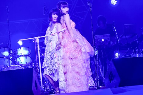 大森靖子と鈴木愛理。（撮影：古渓一道）