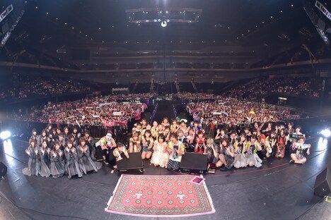 「VIVA LA ROCK EXTRA ビバラポップ！」フィナーレの様子。（撮影：古渓一道）