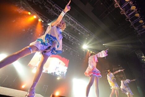 CY8ER「CY8ER NEWGENE TOUR」東京・TSUTAYA O-EAST公演の様子。（写真提供：ICIGOSTYLE）