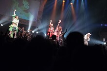 ぜんぶ君のせいだ。「ロマン無頼IZM」の様子。（撮影：関上貴也）