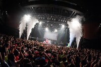 ぜんぶ君のせいだ。「ロマン無頼IZM」の様子。（撮影：関上貴也）