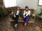 左から平井大、MCのIMALU。 (c)テレビ朝日